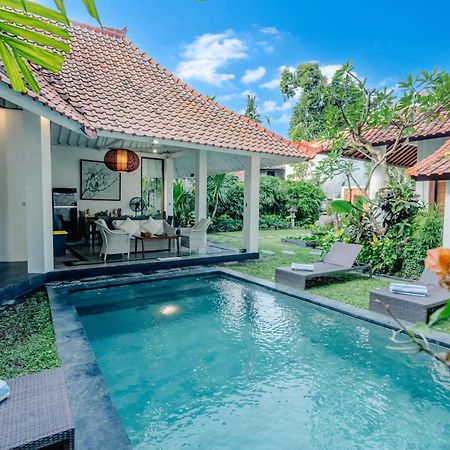 Villa Etnik Seminyak ภายนอก รูปภาพ