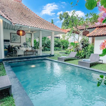Villa Etnik Seminyak ภายนอก รูปภาพ