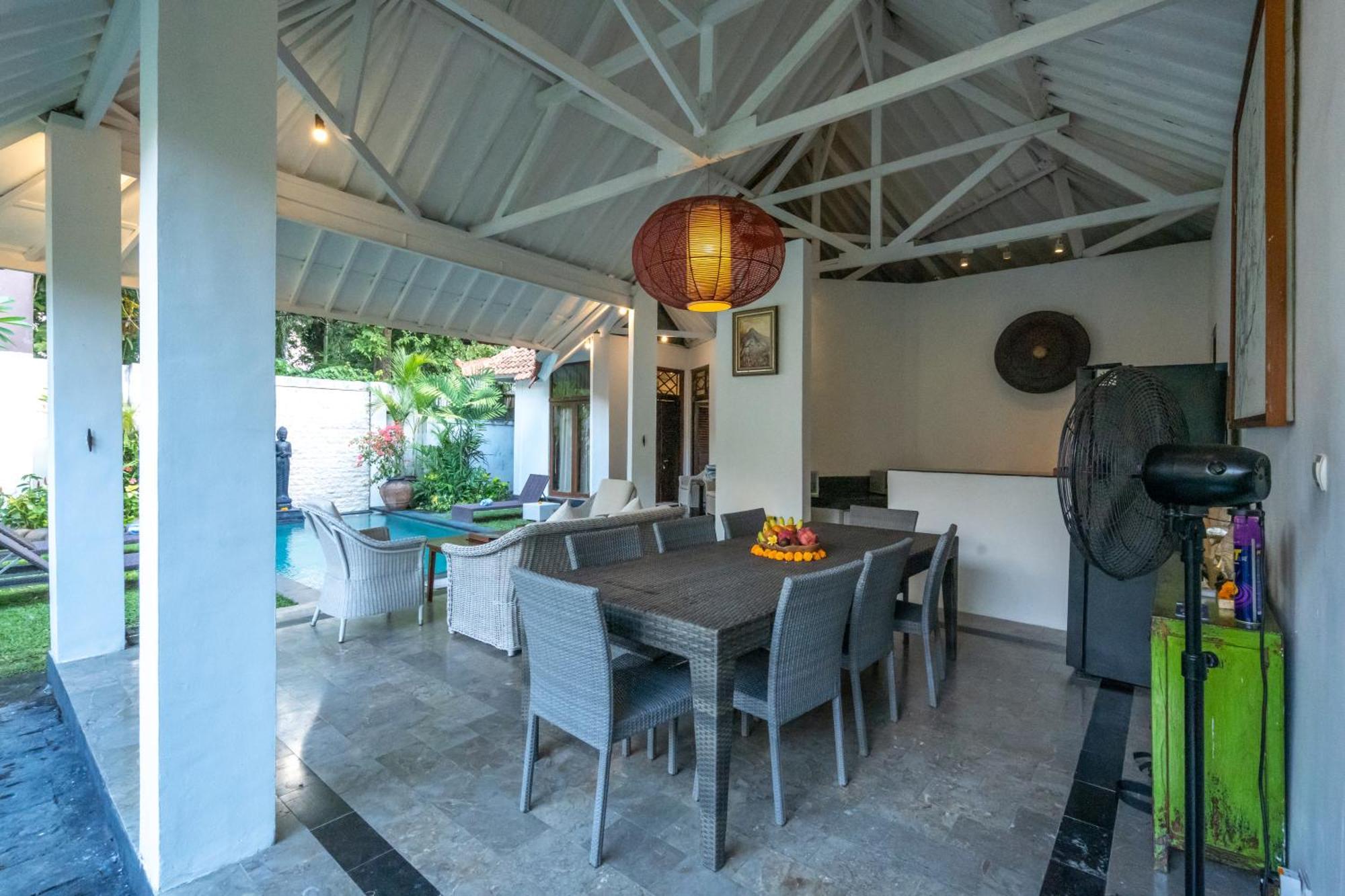 Villa Etnik Seminyak ภายนอก รูปภาพ